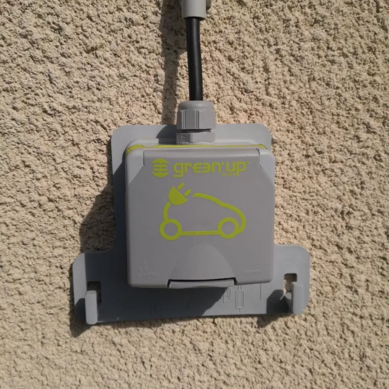 Installation de prises renforcées pour véhicules électriques à Clermont-Ferrand, Clermont-Ferrand, Fart'Elec